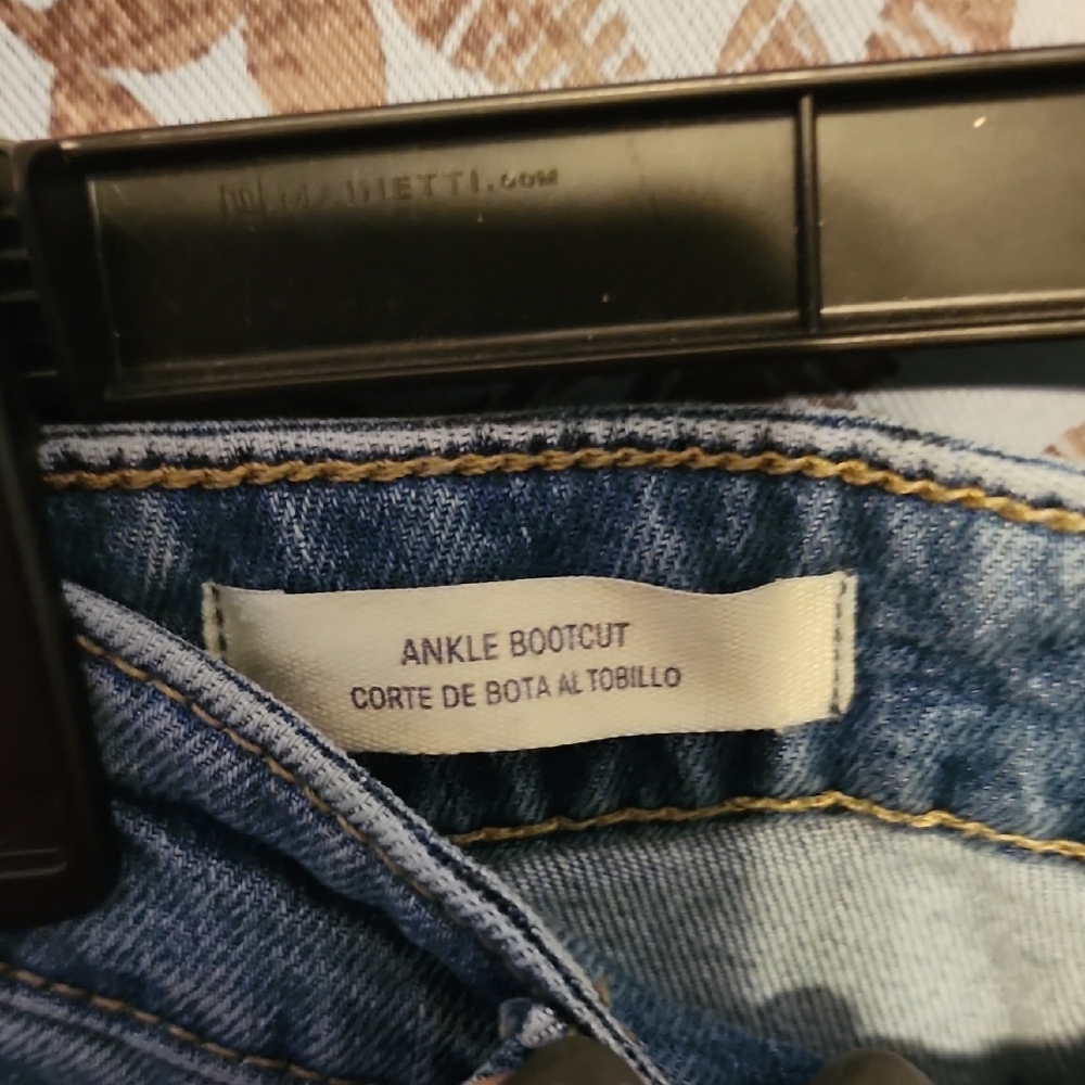 Universal Thread Light Blue Ankle Jeans - Picture 4 of 5